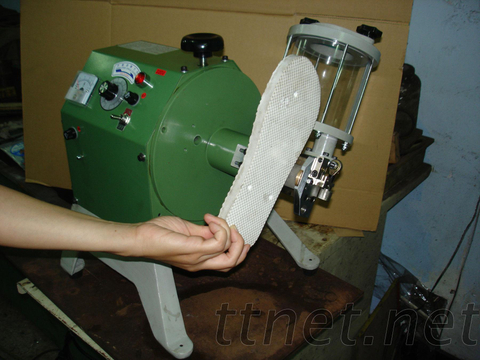 Sealed-Type Applying Adhesive Machine